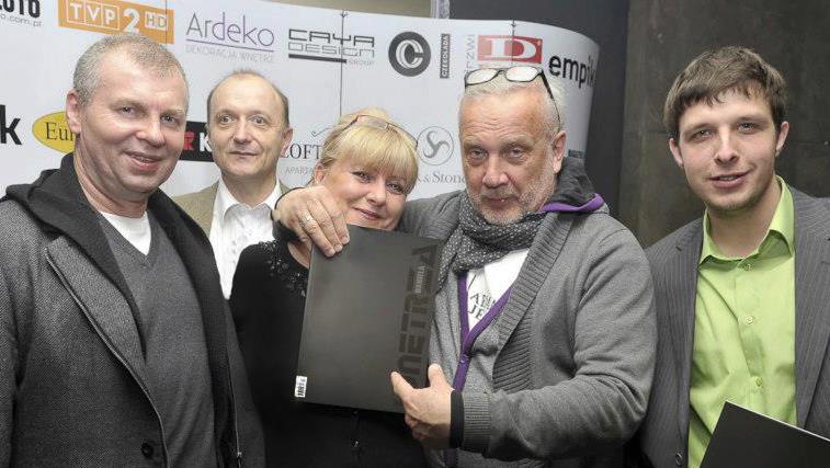 na zdjęciu z otwarcia magazynu od lewej Mirek Bartkowski, Piotr Pirecki, Joanna Wędrychowicz, Grzegorz Małecki i Piotr Mokwiński